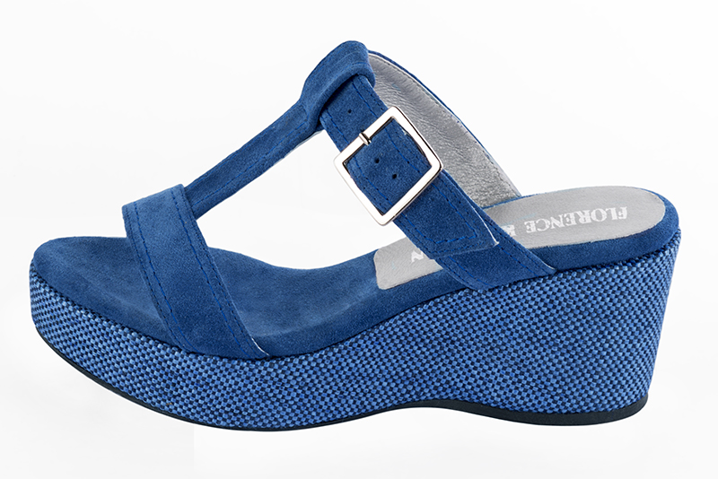 Electric blue women's fully open mule sandals. Round toe. Medium wedge soles. Profile view - Florence KOOIJMAN